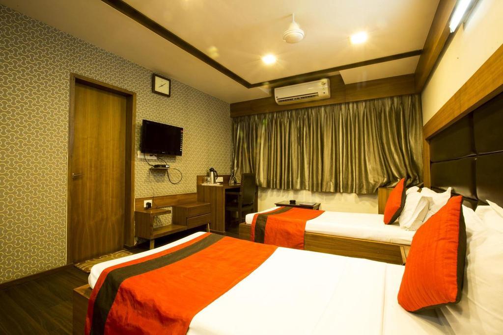 Hotel Kanak Comfort Ahmadabad Zewnętrze zdjęcie